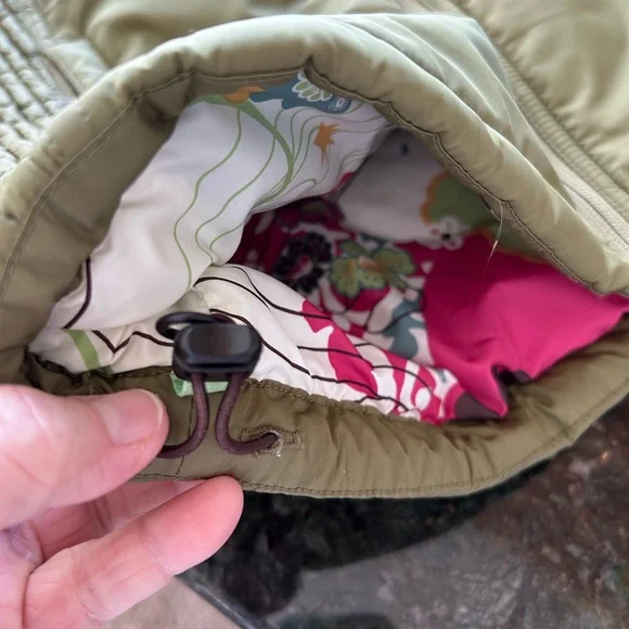 ISIS Wasabi Vest in Olive Green. Thermolite. pockets. Floral inside. Like new 12 - Picture 15 of 16